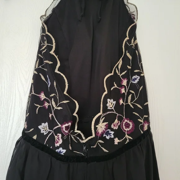 Francesca's floral halter dress - Picture 10 of 11